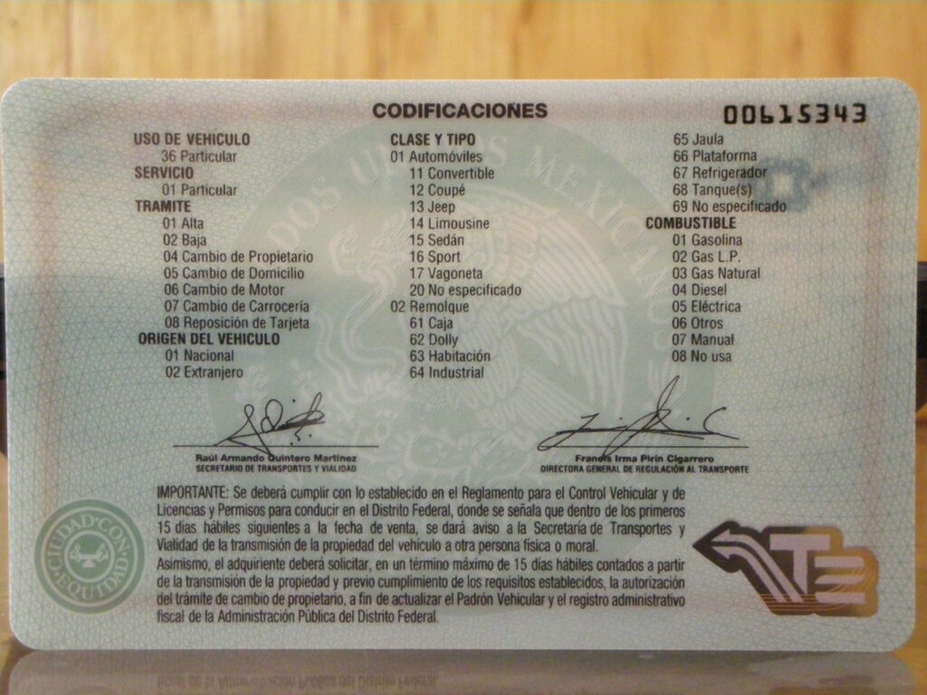 Primera tarjeta de circulación en CDMX que traía eléctricos, híbridos, etc.