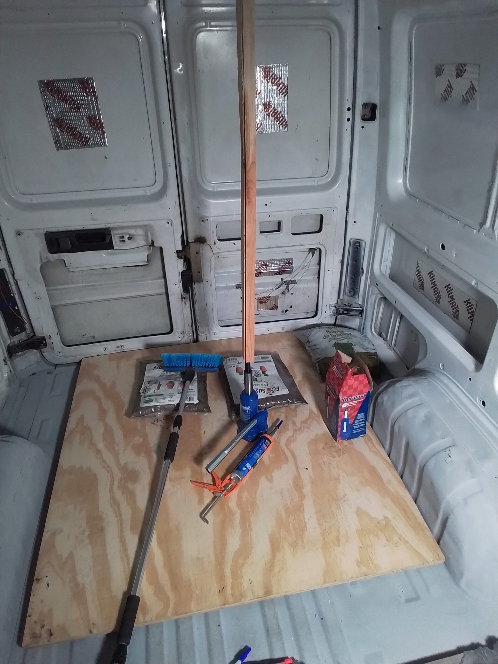 Instalando el Piso de la Sprinter
